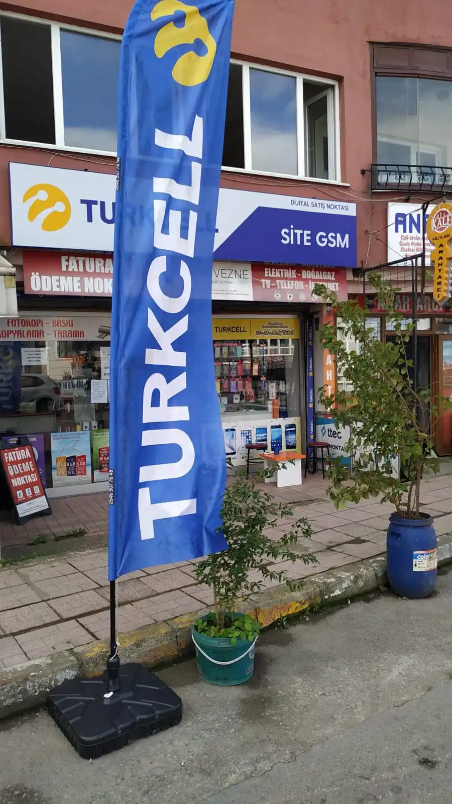 Cep Telefoncu Yelken Bayrağı-1